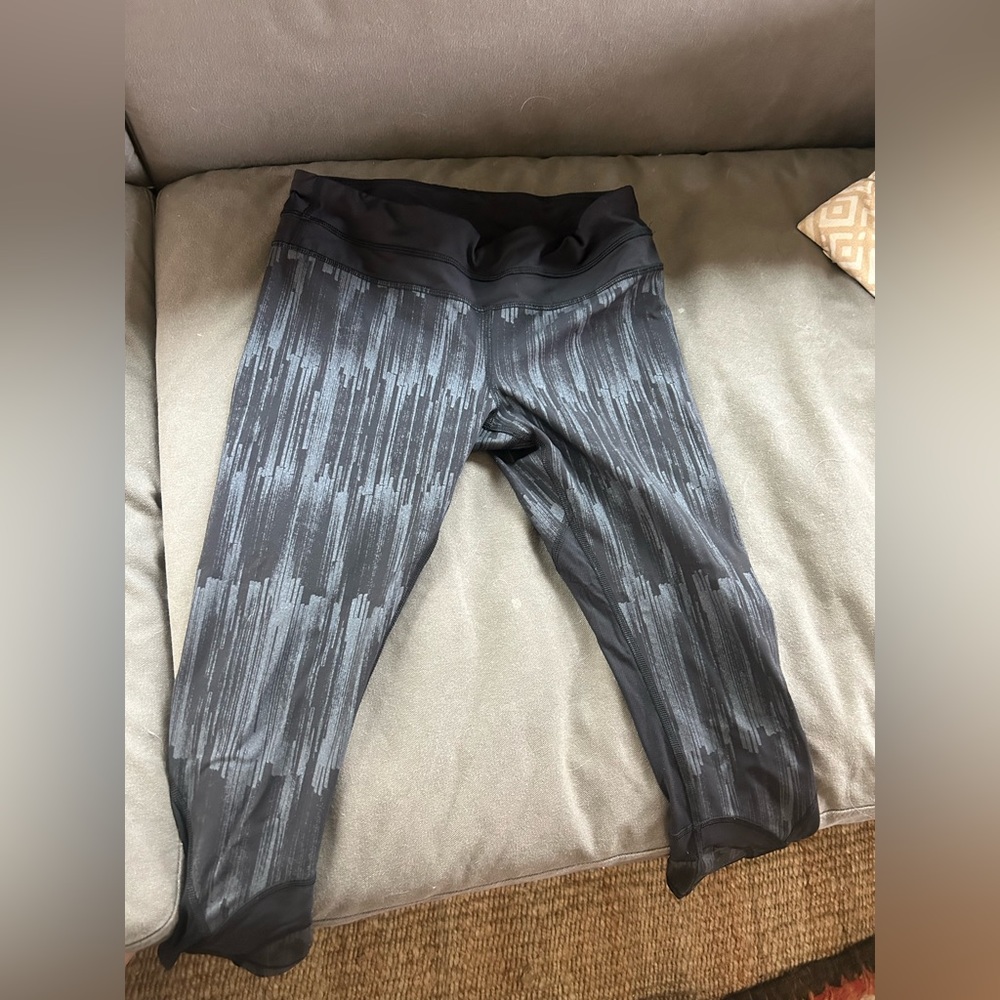 Lululemon Black/Silver Brushstroke Cropped Legging